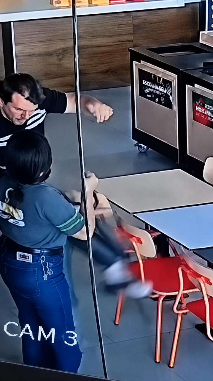 Cliente agride funcionária de rede de fast-food -