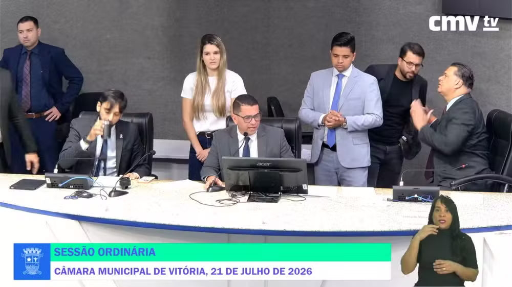 Encerramento da sessão ordinária de terça-feira (21), o parlamentar proferiu palavras de baixo calão que foram transmitidas ao vivo.