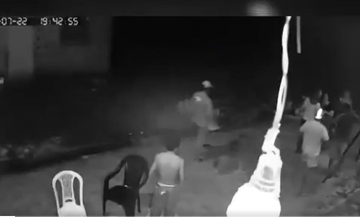 Suellen e José foram rendidos por criminosos que chegaram em um veículo de cor prata.