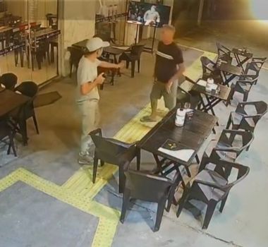 Imagem - Homem é rendido por suspeito armado durante assalto em estabelecimento na Pedreira, em Belém