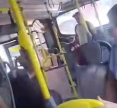 Imagem - Vídeo mostra confusão em ônibus após vendedor ambulante ameaçar passageiros em Belém