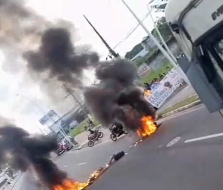 Imagem - Moradores de Icoaraci protestam e interditam Avenida Augusto Montenegro em Belém