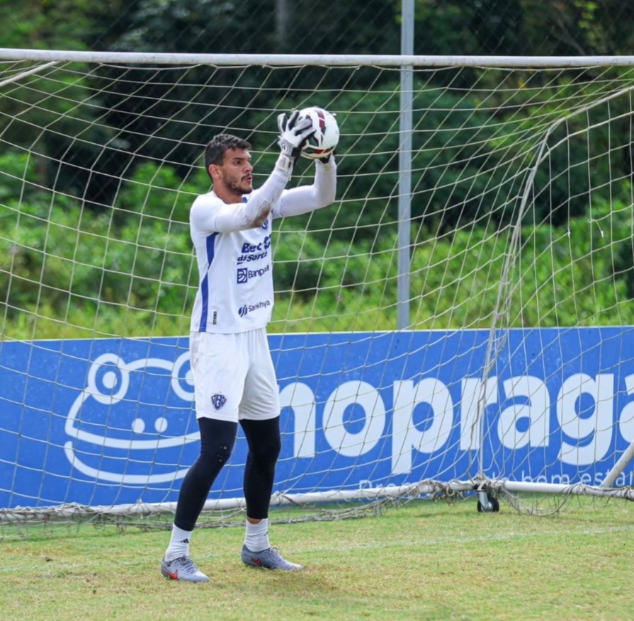 Gabriel Mesquita em treino do Paysandu -
