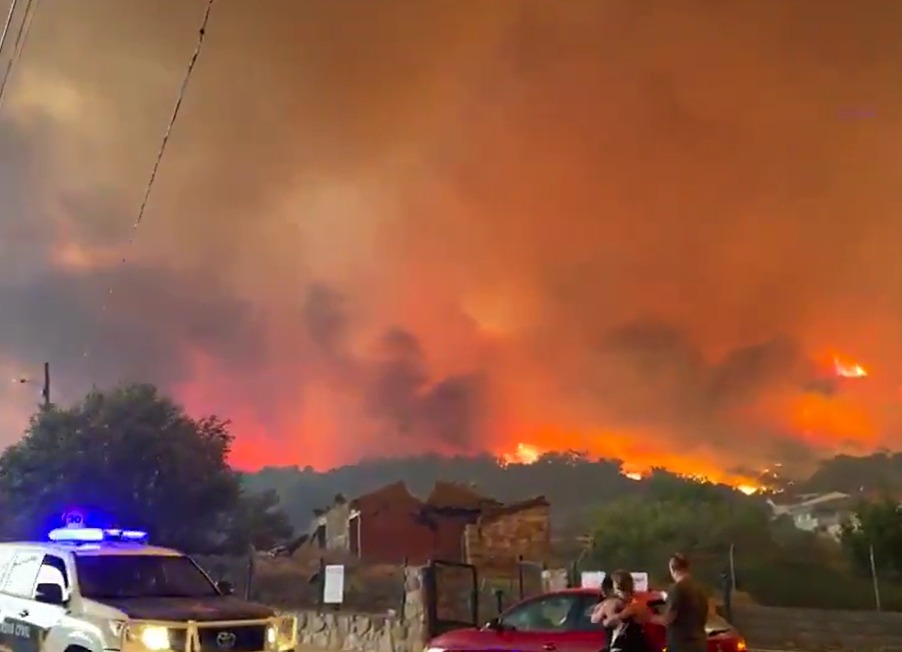 (O governo reforçou o envio de recursos e equipes especializadas para conter os incêndios e prestar assistência às famílias afetadas.)