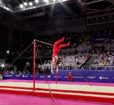 Imagem - Vídeo: Ginasta sofre queda de cabeça durante prova nos Jogos da Commonwealth na Escócia