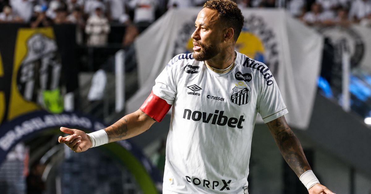 Neymar atuando contra a equipe da Chapecoense pelo brasileiro -