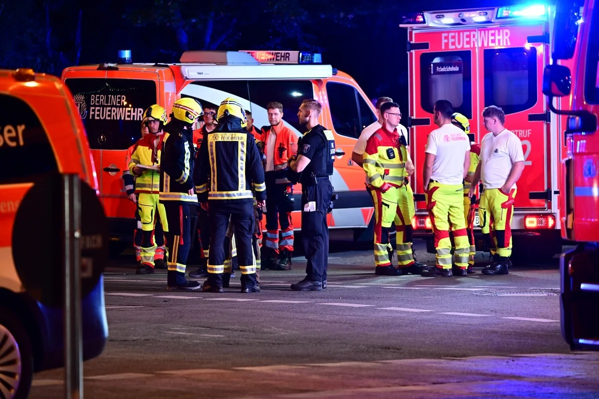 Carro invade Parada do Orgulho LGBTQI+ e deixa mortos e feridos em Berlim