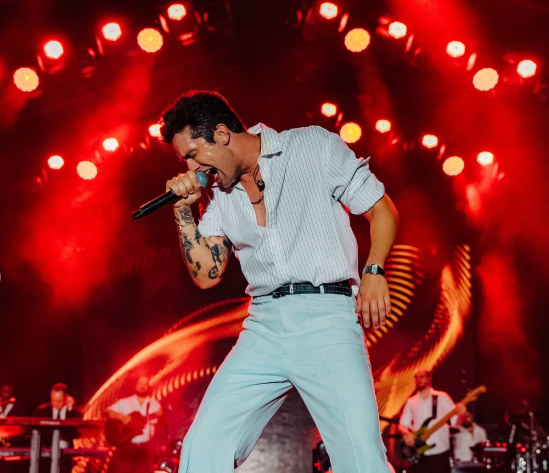 Luan Santana reúne multidão e encerra festival ‘Pé na Areia’ com chave de ouro em Salinas