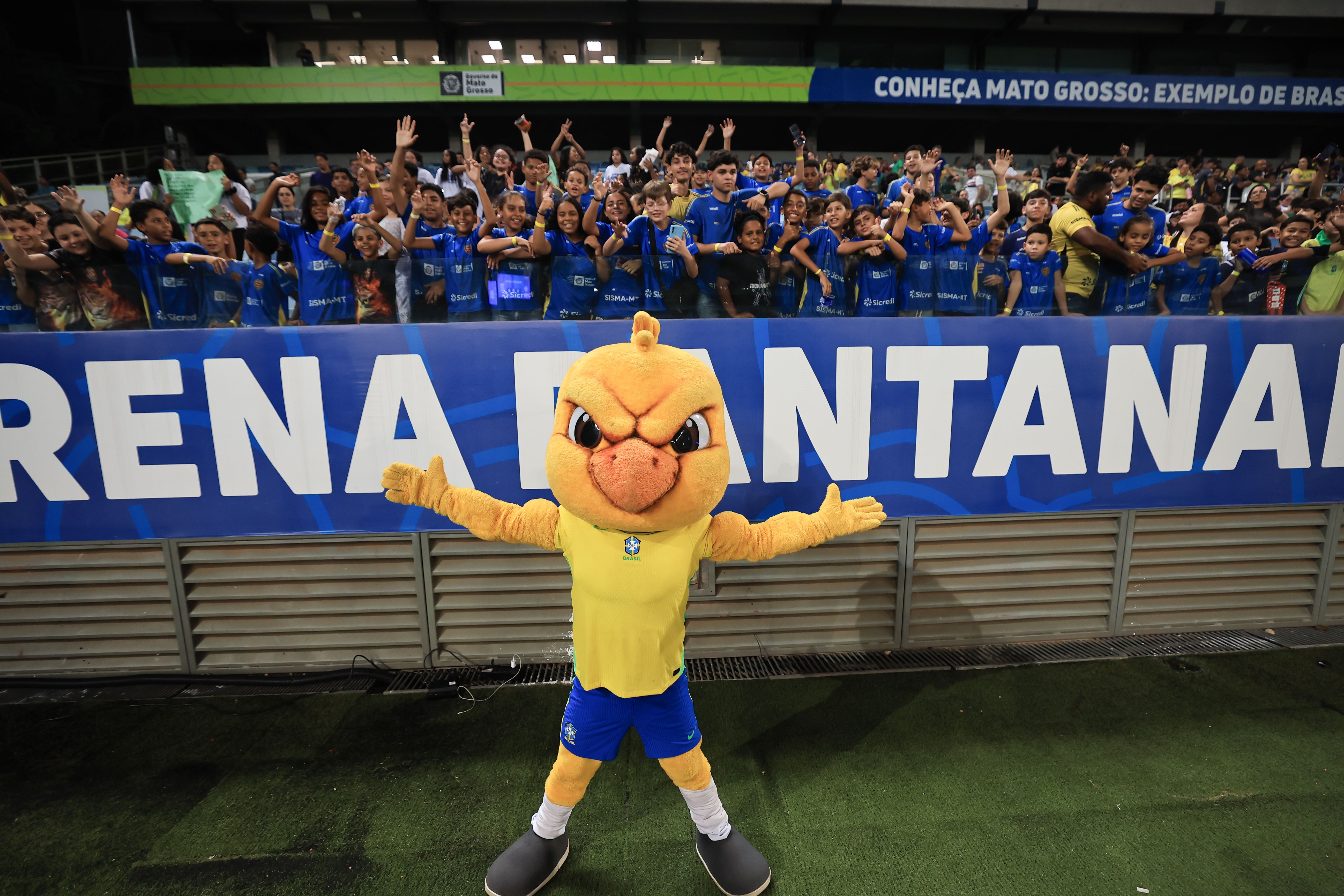 Canarinho fez a festa da torcida na Arena Pantanal, na estreia da Seleção Feminina no FIFA Series.