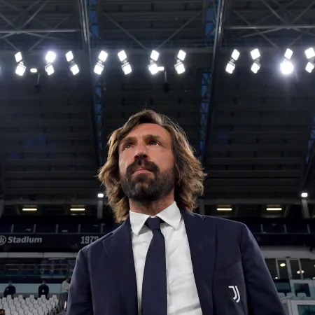 Pirlo atuando como técnico da Juventus -