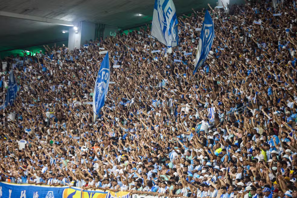 Torcida do Paysandu no Estádio Mangueirão.