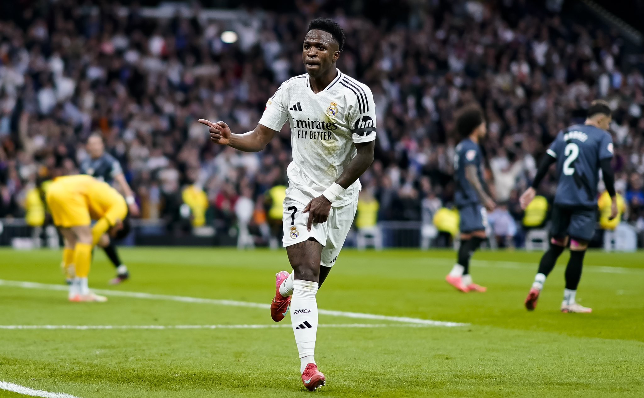 Vini Jr. pode deixar o Real Madrid para assinar com o Arsenal - 