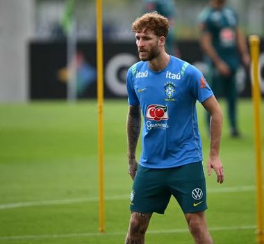 Imagem - Besiktas apresenta proposta por Léo Pereira, mas Flamengo resiste à saída do zagueiro