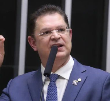 Imagem - Sóstenes Cavalcante declara R$ 500 mil em dinheiro vivo à Justiça Eleitoral