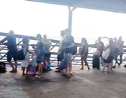 Passageiros aguardam para a última viagem entre Belém e Mosqueiro