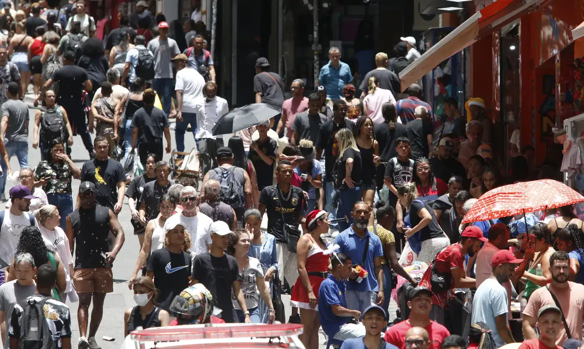 (Programa de renegociação de dívidas de consumidores, o Desenrola Brasil 2.0 será prorrogado até 31 de agosto, anunciou nesta terça-feira (28), o ministro da Fazenda, Dario Durigan.)