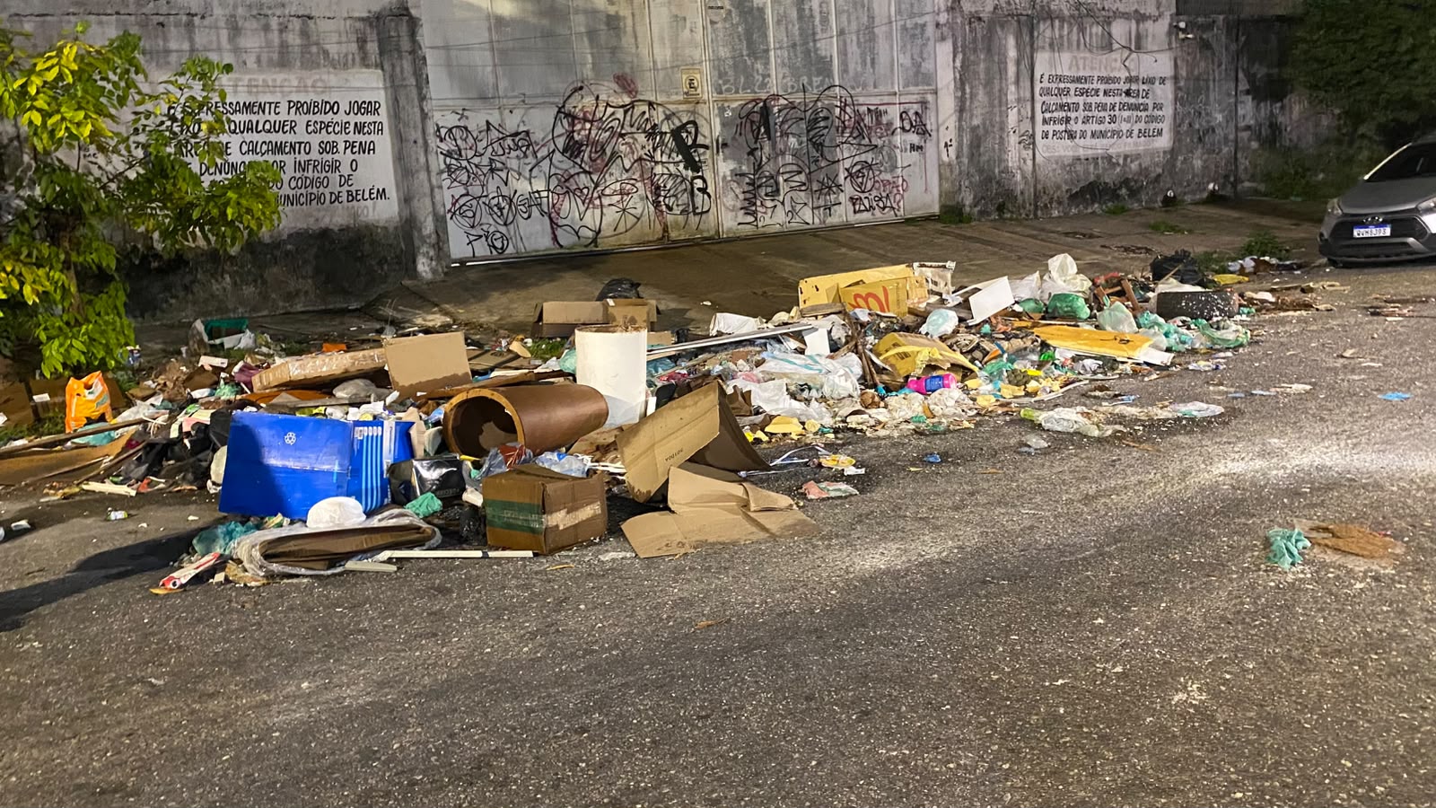 Um dos pontos de acúmulo de lixo fica localizado próximo a Pedro Miranda, na Pedreira.
