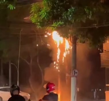 Imagem - Fiação elétrica pega fogo em poste no bairro Batista Campos, em Belém