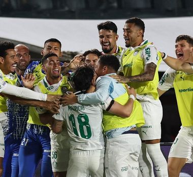 Imagem - Palmeiras goleia Vitória e amplia vantagem na liderança do Brasileirão