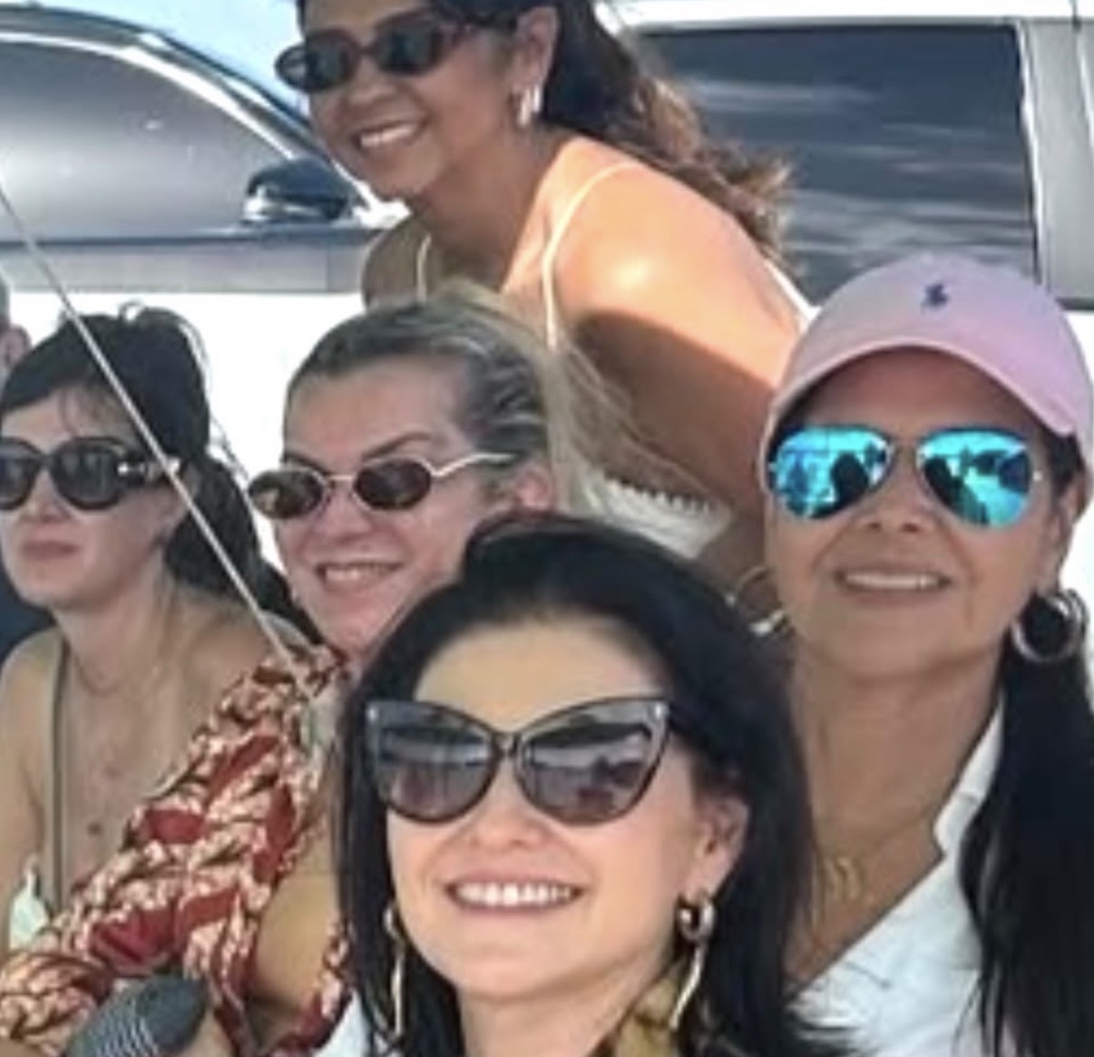 As amigas Cláudia Miralha, Mayra Proença, Ingrid Macedo, Nicolle Mello e Dinah Fonseca, curtindo Salinas neste finalzinho de veraneio. 
