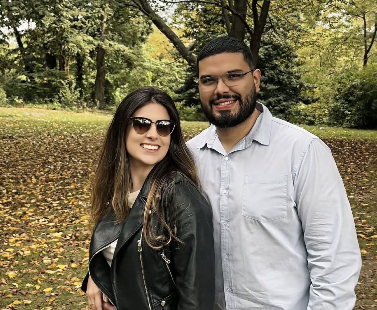 Enquanto isso, Amanda Nasser e Adans Mota distribuem o “save the date”, para a sua união, no dia 07 novembro. 

