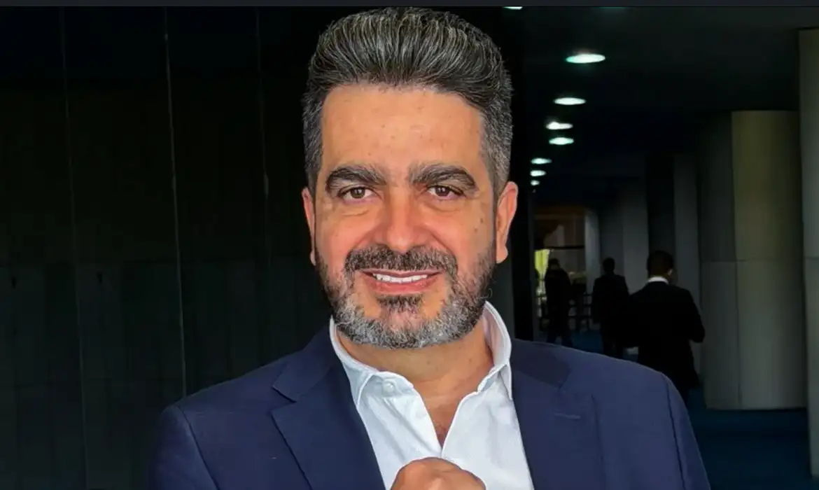 (O Partido Renovador Trabalhista Brasileiro (PRTB) oficializou a candidatura de Leonardo Avalanche à Presidência da República.)