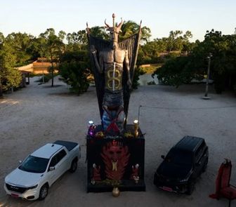 Imagem - Estátua de 11 metros em homenagem ao Diabo é construída no litoral do Ceará