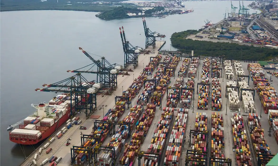 Centrais sindicais apresentam propostas ao governo para reduzir impactos do tarifaço dos EUA.