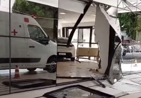 (O motorista foi conduzido a uma unidade policial para os procedimentos de praxe.)