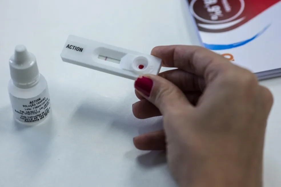 Auto-teste para detecção de Aids.