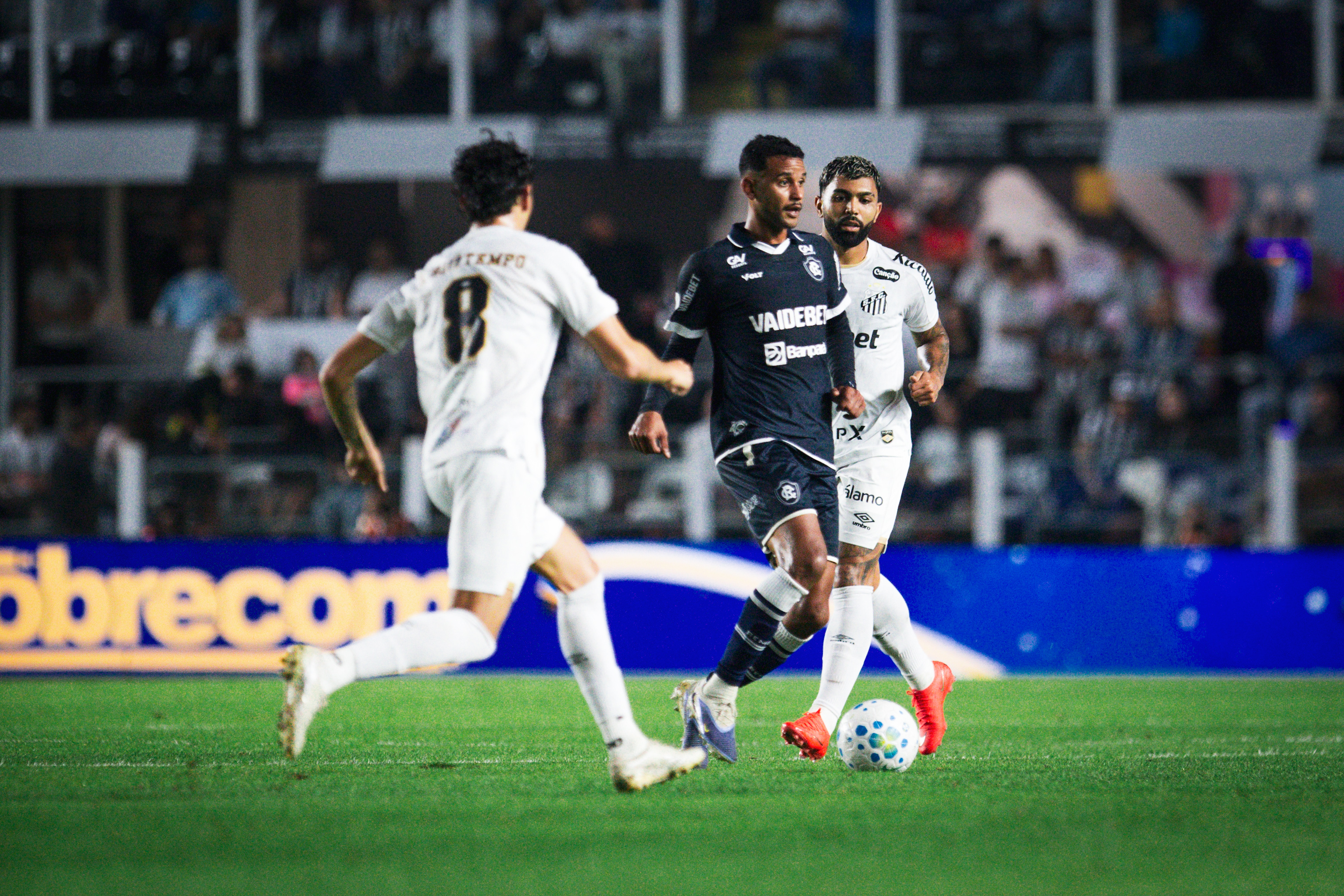 Remo e Santo na Vila Belmiro, no confronto de ida pela Copa do Brasil.