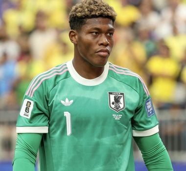 Imagem - PSG faz proposta milionária por Zion Suzuki e tenta superar Juventus na disputa pelo goleiro japonês