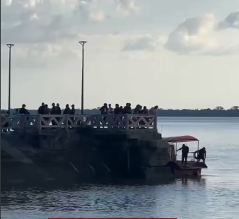 Jovem estava na companhia de um grupo de amigos quando teria pulado no rio.