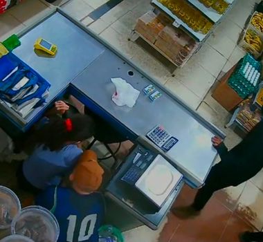 Imagem - Criminosos armados invadem mercadinho e fazem funcionários reféns em Ourilândia do Norte