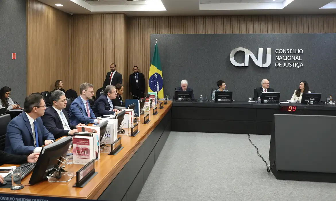(CNJ)