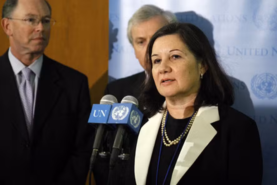 (Maria Luiza Viotti poderá permanecer no país enquanto o impasse diplomático estiver em andamento.)