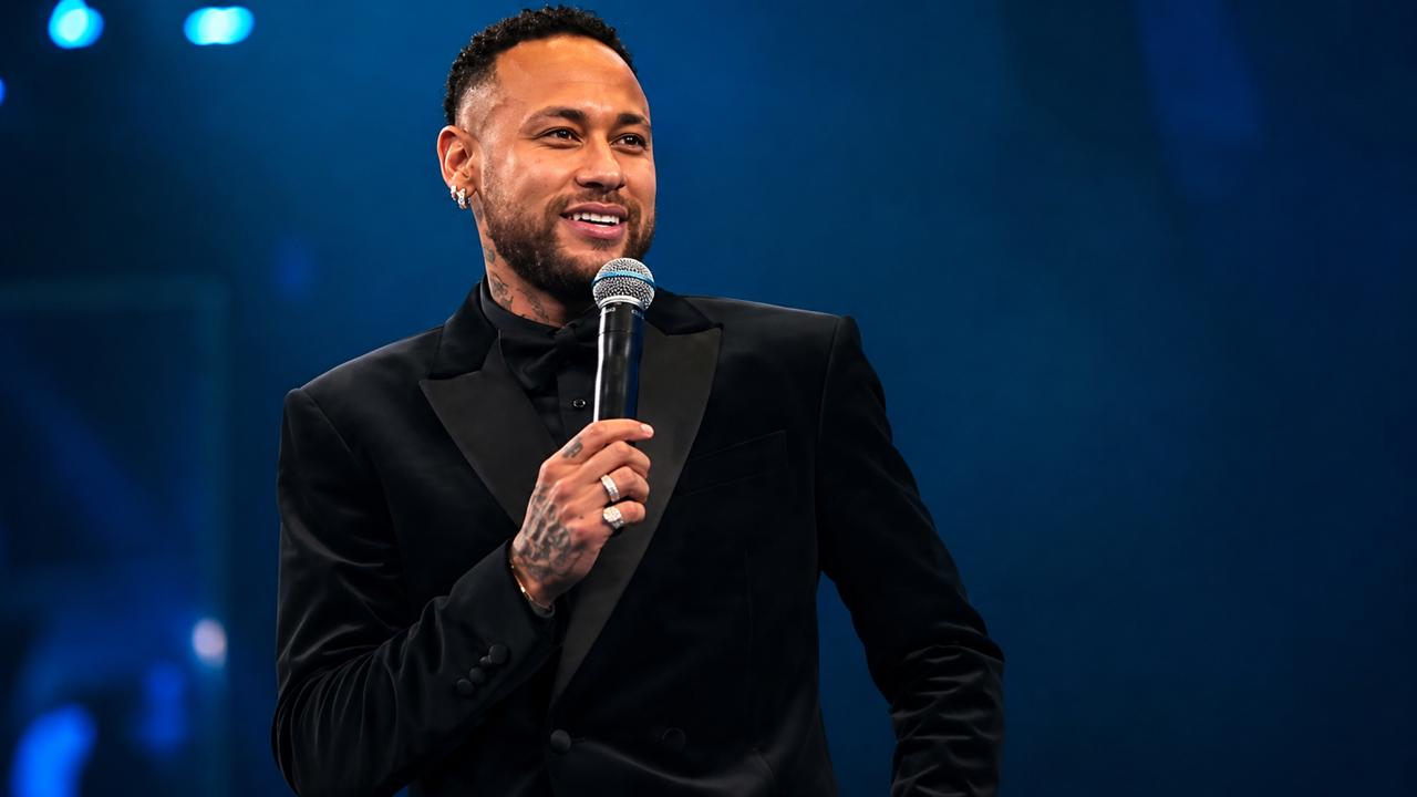 Neymar foi a grande estrela do leilão beneficente de seu instituto -
