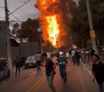 Imagem - Incêndio de grandes proporções destrói fábrica de produtos químicos em São Paulo