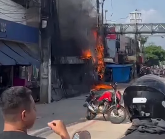 Imagem - Poste pega fogo na BR-316 e trânsito é interditado nos dois sentidos da via