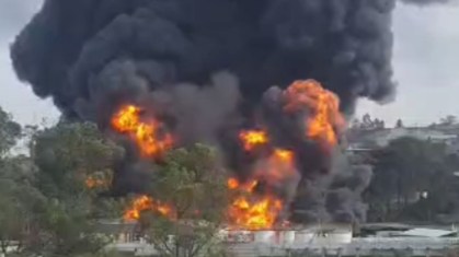 Operação ultrapassa 16 horas de combate a incêndio em fábrica de químicos em Itaquaquecetuba

