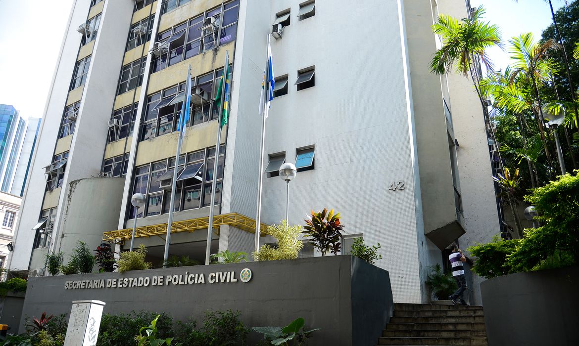 Polícia Civil ataca braço do Comando Vermelho especializado em roubo de carros na capital

