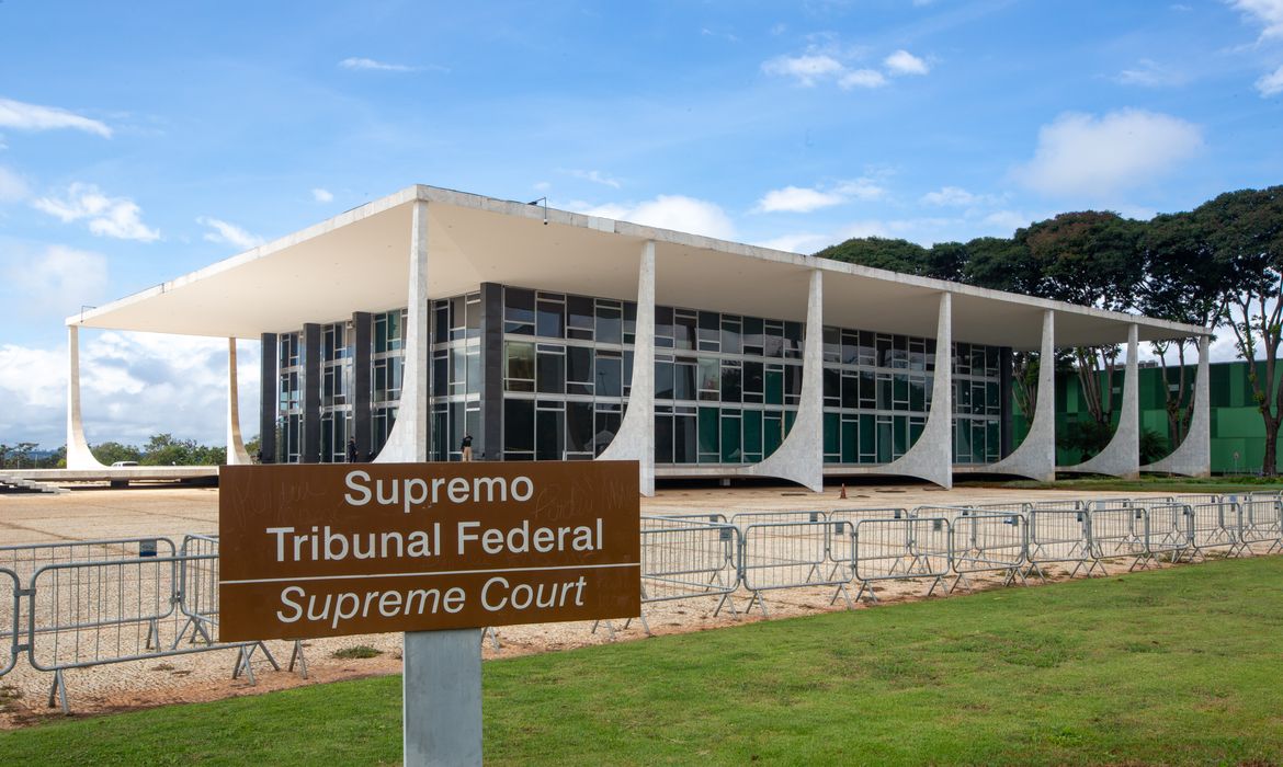 (A análise do caso foi interrompida após um pedido de vista do ministro Flávio Dino. O ministro entendeu que o julgamento também deve envolver as apostas on-line, as chamadas bets.)
