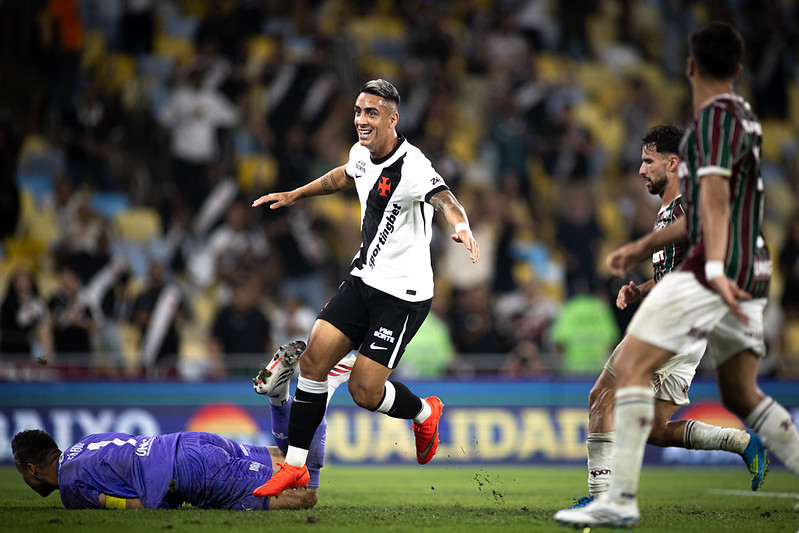 Puma comemora gol no clássico - 