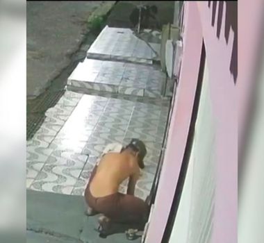 Imagem - Câmeras flagram dupla furtando hidrômetro no conjunto Cidade Nova, em Ananindeua