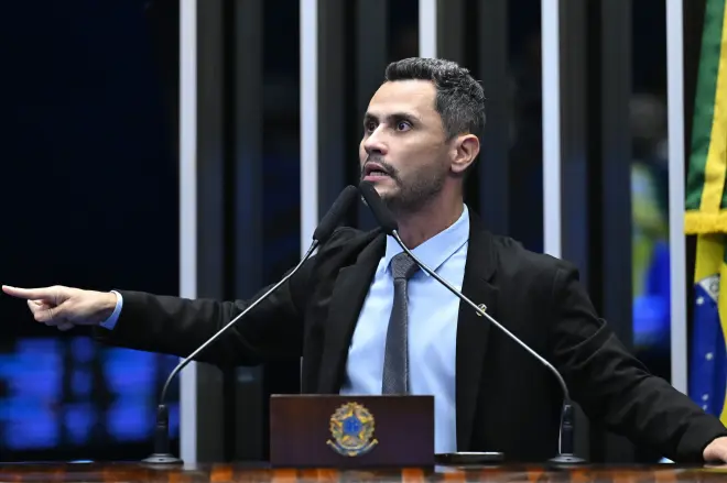 (Cleitinho aparece entre os nomes mais competitivos nas pesquisas de intenção de voto realizadas em Minas Gerais.)