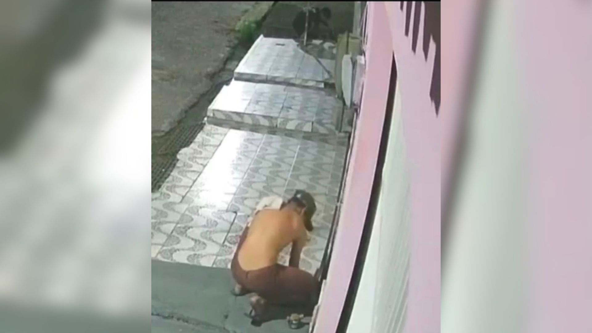 Câmeras flagram dupla furtando hidrômetro no conjunto Cidade Nova, em Ananindeua