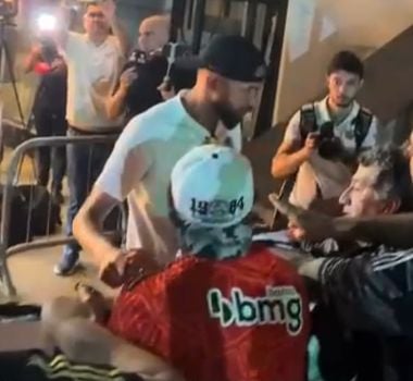 Imagem - Vídeo: Torcida recebe time do Atlético-MG no Tivoli Maiorana, para jogo contra o Remo em Belém