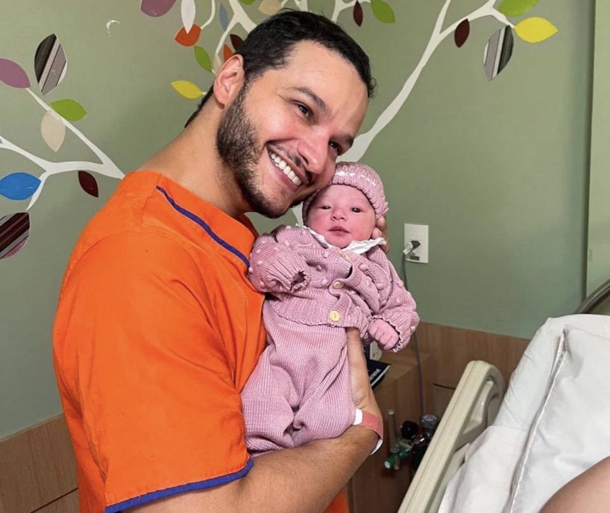 Muito aguardada, a bonequinha, Maria Cecilia Tofolo chegou nessa semana, para a felicidade dos seus pais, Vitória e Matheus Tofolo. Vibrando também, Julita Tofolo, que entra para o time animado das avós. 
