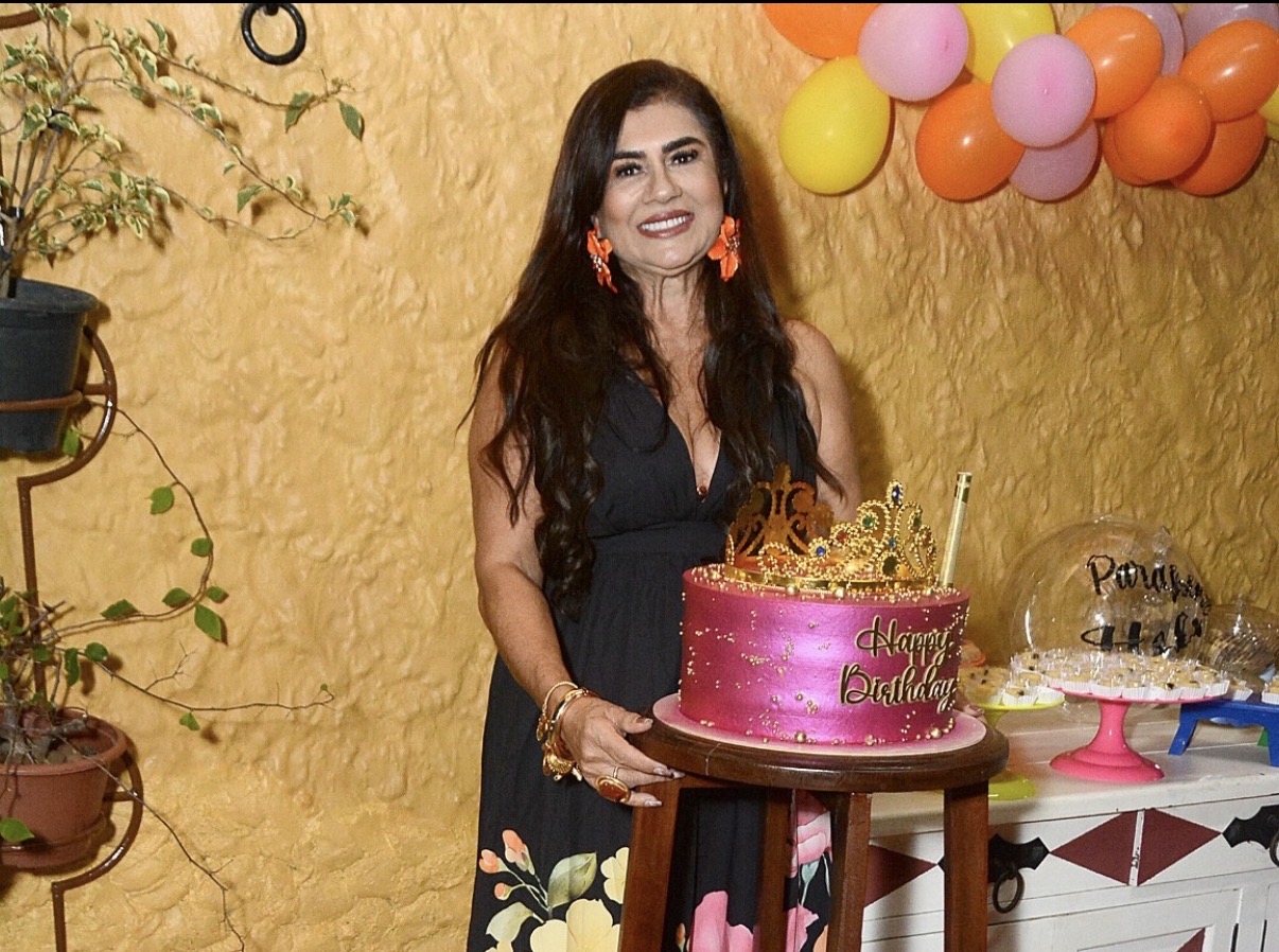 O aniversário foi no início de julho, mas as comemorações foram no último fim de semana, quando Heli Brito Lima reuniu os amigos, em sua linda casa, no Atalaia.  