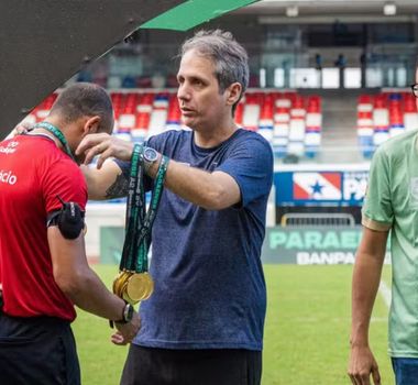 Imagem - CBF quer transformar jovens que não seguiram carreira no futebol em árbitros